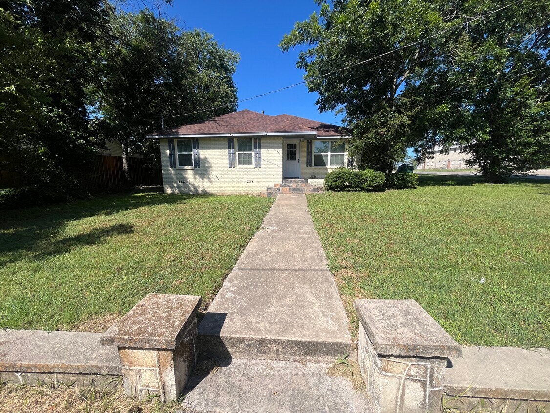 Primary Photo - 516 N Kirk St