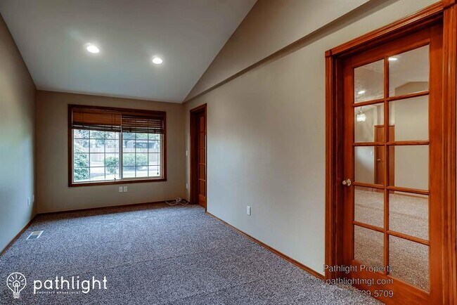 Building Photo - 13906 NE 45th St