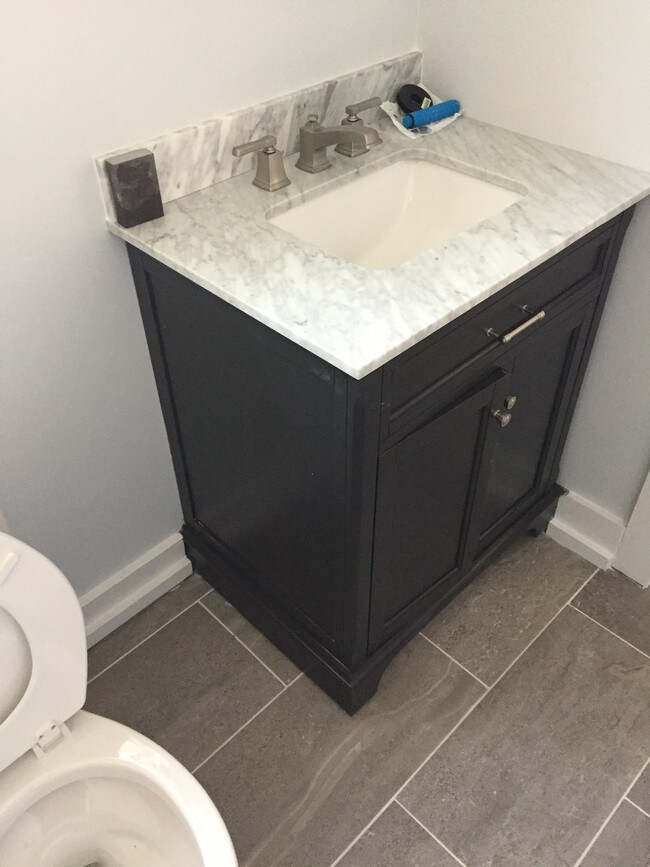 18 Blake St Unit B Charleston Sc 29403 Apartment For In Marble Top Vanity 18 Blake St