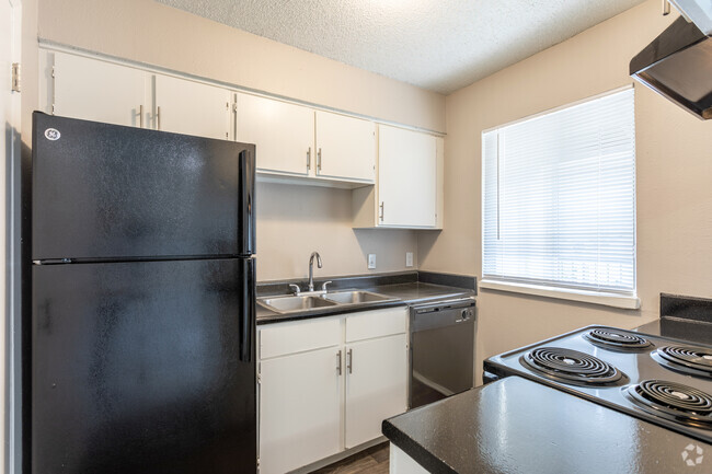 2BR,2BA - 987 SF - Kitchen - Windridge On The Parkway