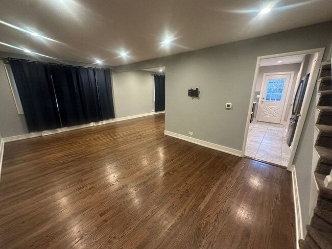 Foto del edificio - 2543 Crawford Ave