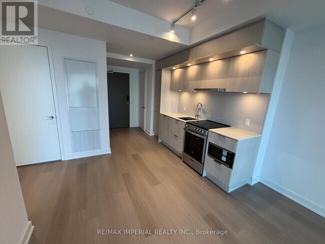 Photo du bâtiment - 448 Burnhamthorpe Rd W