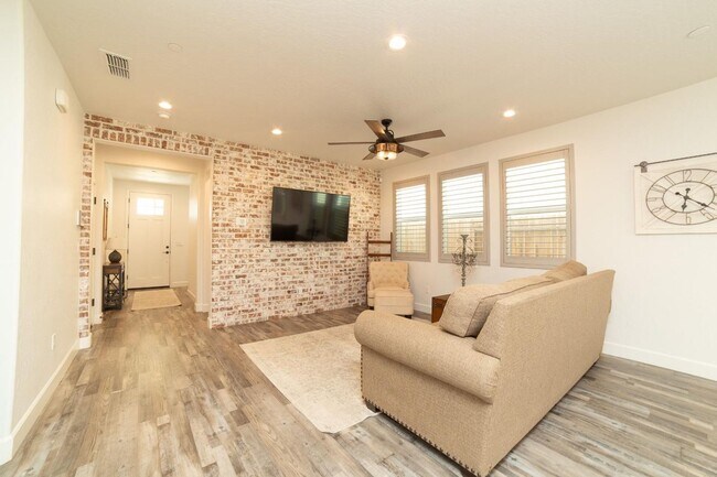 Building Photo - Newly Built 3/2.5 Woodside Home In Riverstone
