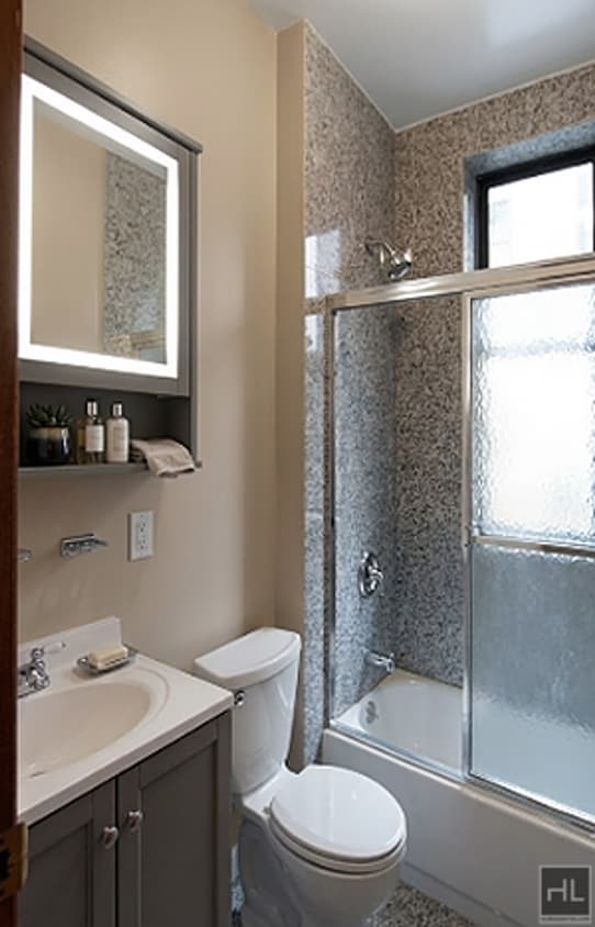 Building Photo - Renovated 3BR with Exposed Brick, Elevator & Laundry