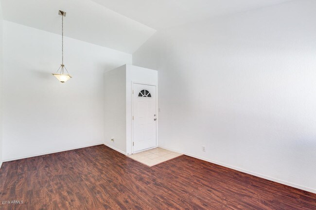 Foto del edificio - 1620 E Cambridge Ave