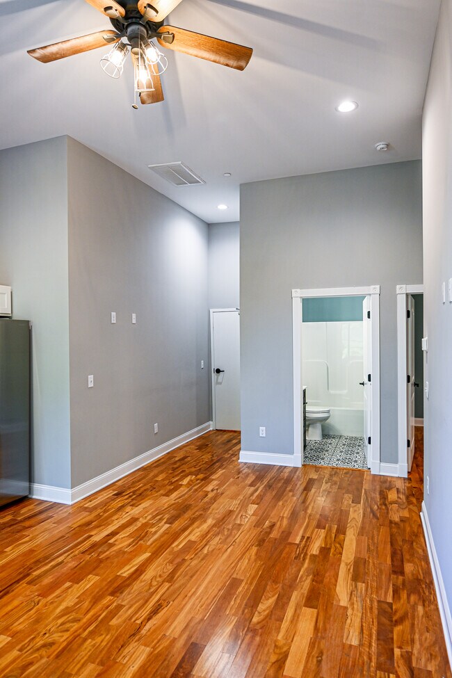 Foto del edificio - 106 N Division St