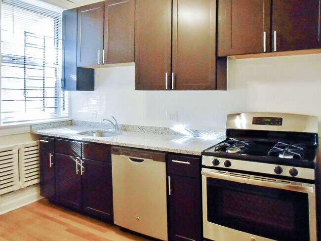 Foto del edificio - 1607 W Berteau Ave