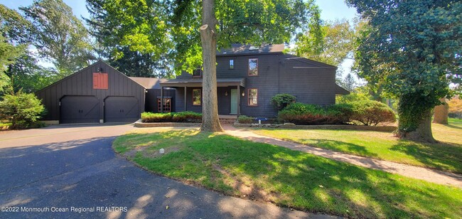 Foto del edificio - 16 E Larchmont Dr