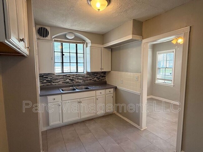 Foto del edificio - 10116 Outer Dr W