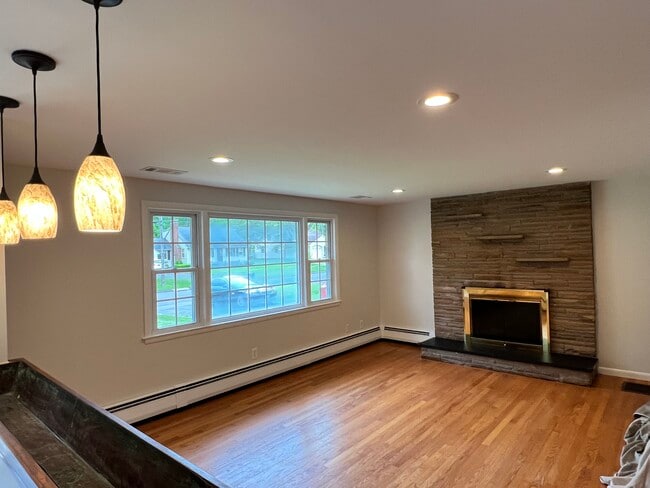 Building Photo - 25 Lexton Dr