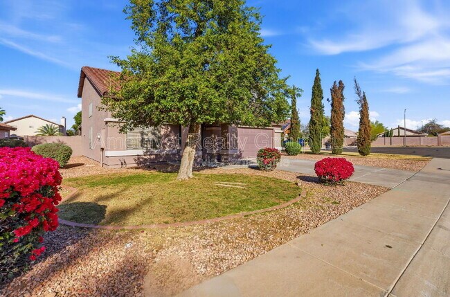 Foto del edificio - 3722 N 105th Dr