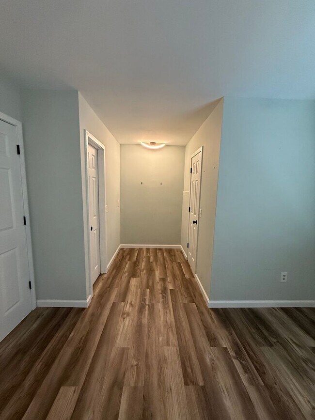 Foto del edificio - Charming 3-Bedroom Single-Family Home in N...