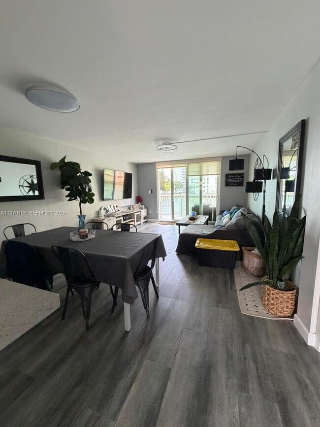 Building Photo - 4000 NE 170th St