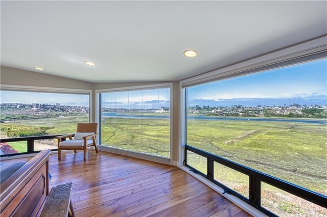 Building Photo - 315 Avenida Cerritos