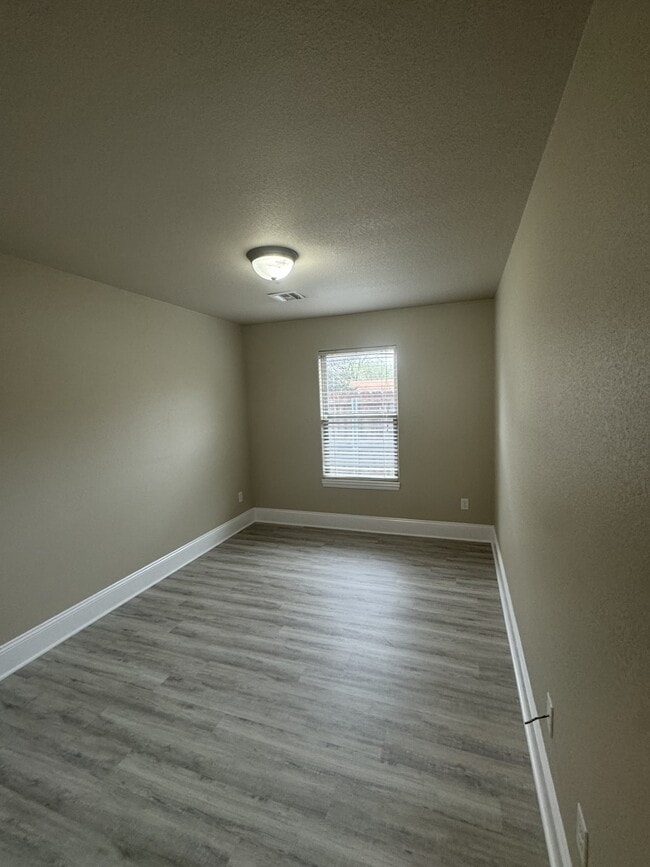 Building Photo - 321 Pine St