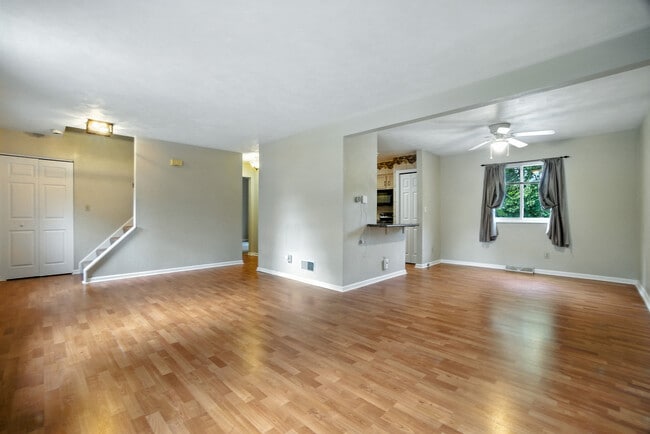 Building Photo - 560 Monticello Dr