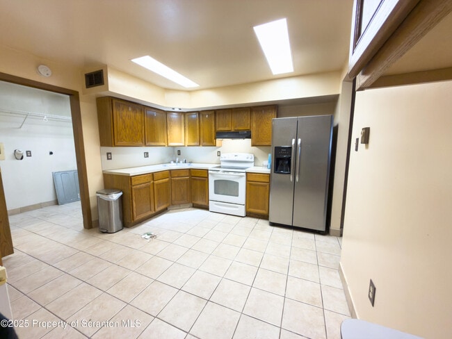 Building Photo - 526 Langan Rd