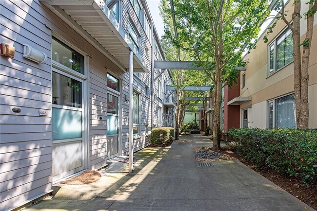 Foto del edificio - 1661 La France Street Northeast