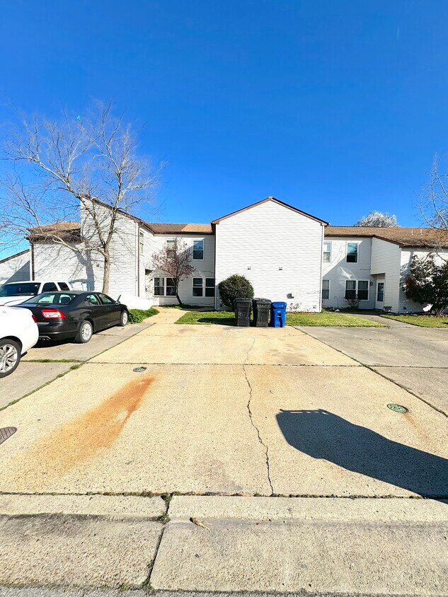 1012 Barnacle Ct, Virginia Beach, VA 23451 Townhome Rentals in