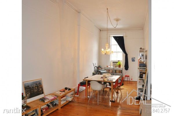 Primary Photo - 396 Henry St