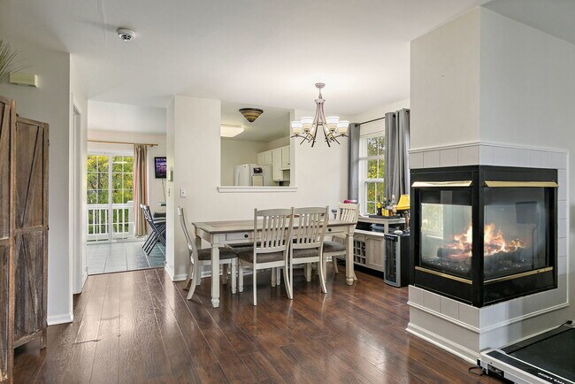 Foto del edificio - 361 Holiday Ln