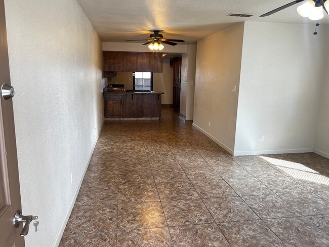 Building Photo - 1823 W Whitendale Ave