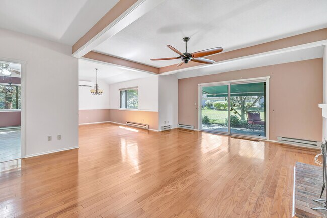 Building Photo - 486 Heritage Vlg