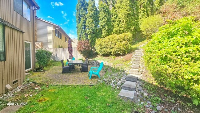 Building Photo - Beautiful Remodeled 4 Bedroom and 2.5 Bathroom Single Family House - Bellevue
