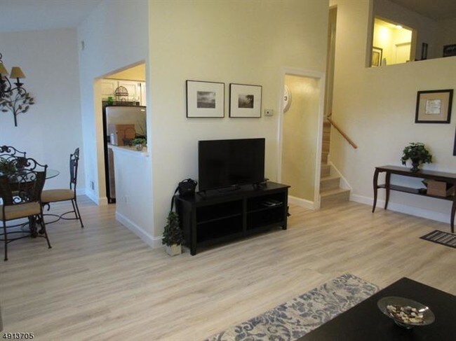Foto del edificio - 38 Highland Cir