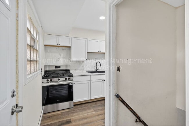 Building Photo - 437 Lanark Rd