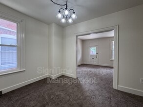 Building Photo - 627 N Mulberry St