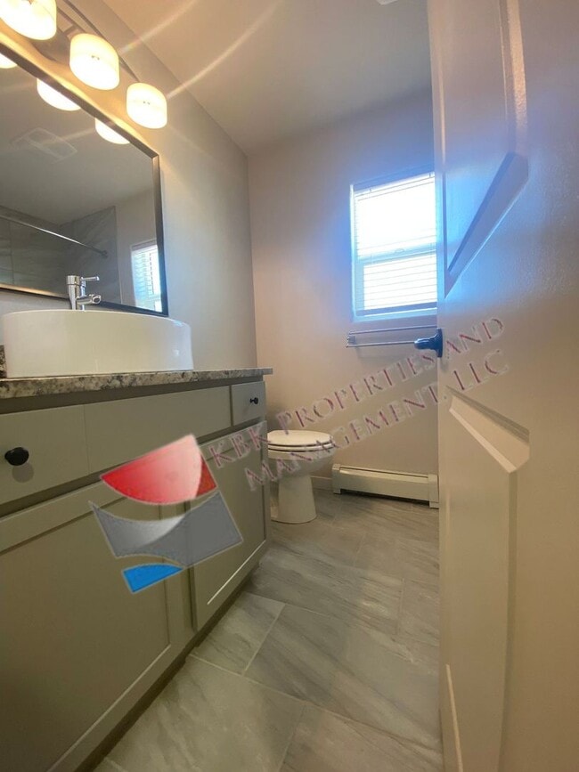 Building Photo - MDL-909 Douglas