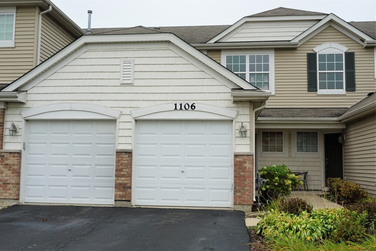 1106 Hawk Hollow Dr, Yorkville, IL 60560 Townhome Rentals in