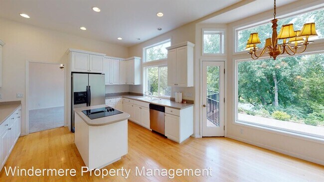 Building Photo - 4 br, 3.5 bath House - 875 SE Sentry Dr.