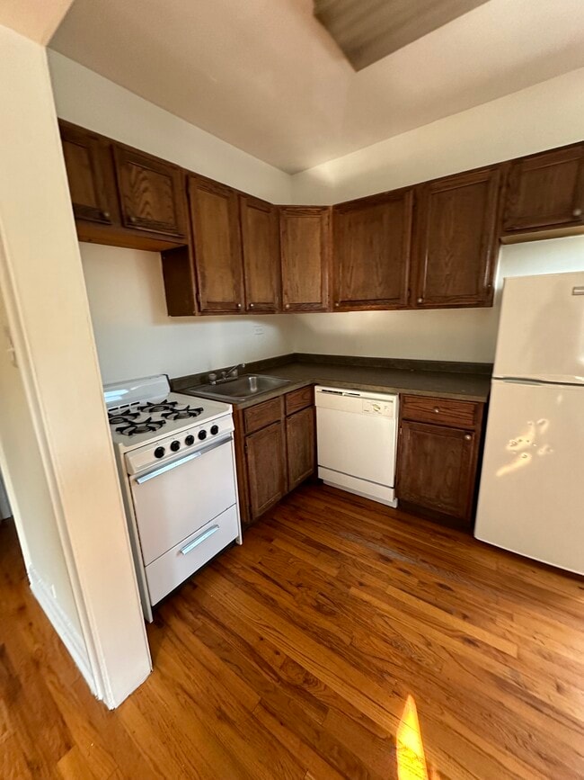 Foto del edificio - 556 W Wellington Ave