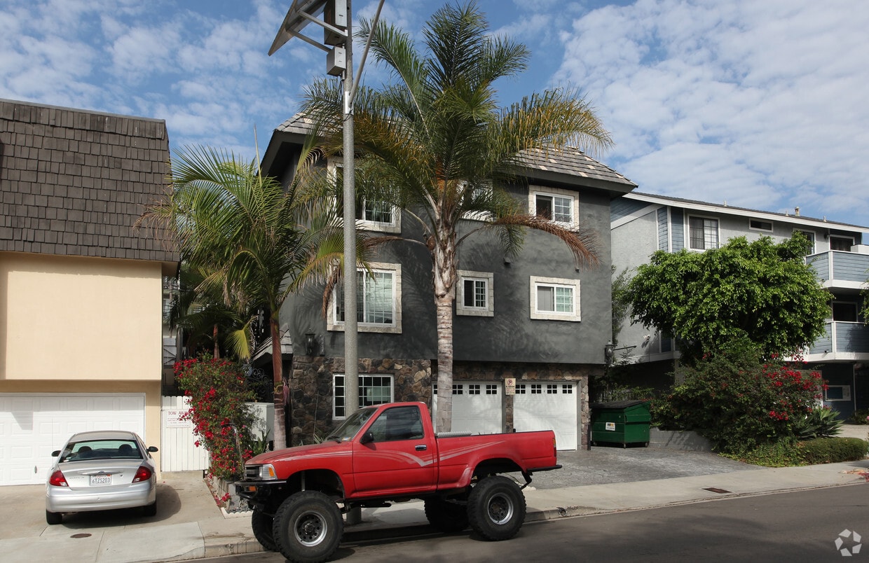 Building Photo - Windsor Luxury Rental Condominiums