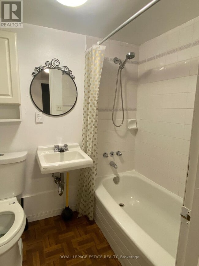 Building Photo - 114 Baldwin St