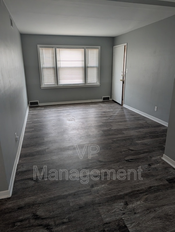 Building Photo - 424 23rd St