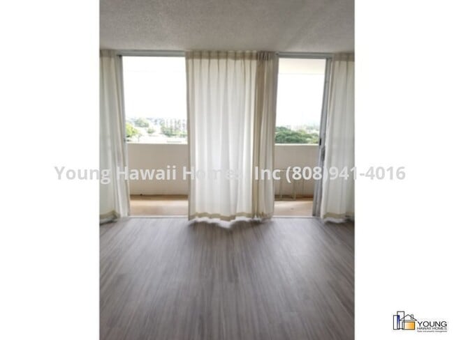 Foto del edificio - Nice Studio unit located behind Puck's Alley and close to UH.  Water &amp; Sewer included.