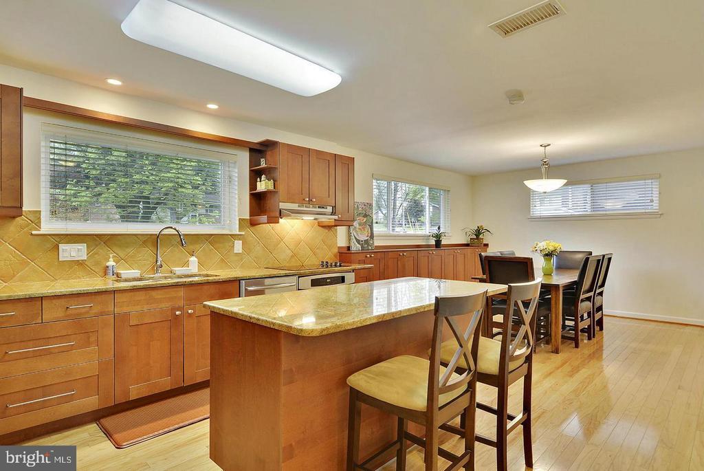 Primary Photo - 717 Hillsboro Dr