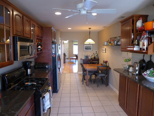 Foto del edificio - 512 S Montford Ave