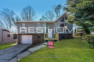 Building Photo - 3115 Sleepy Hollow Dr