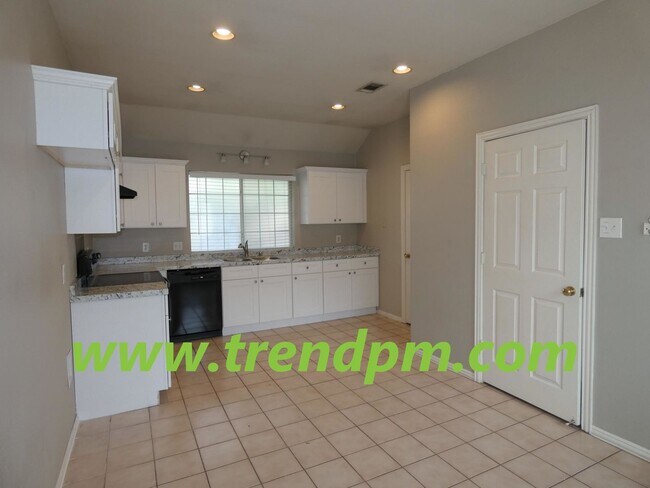 Building Photo - Bright, open concept home with recent upda...