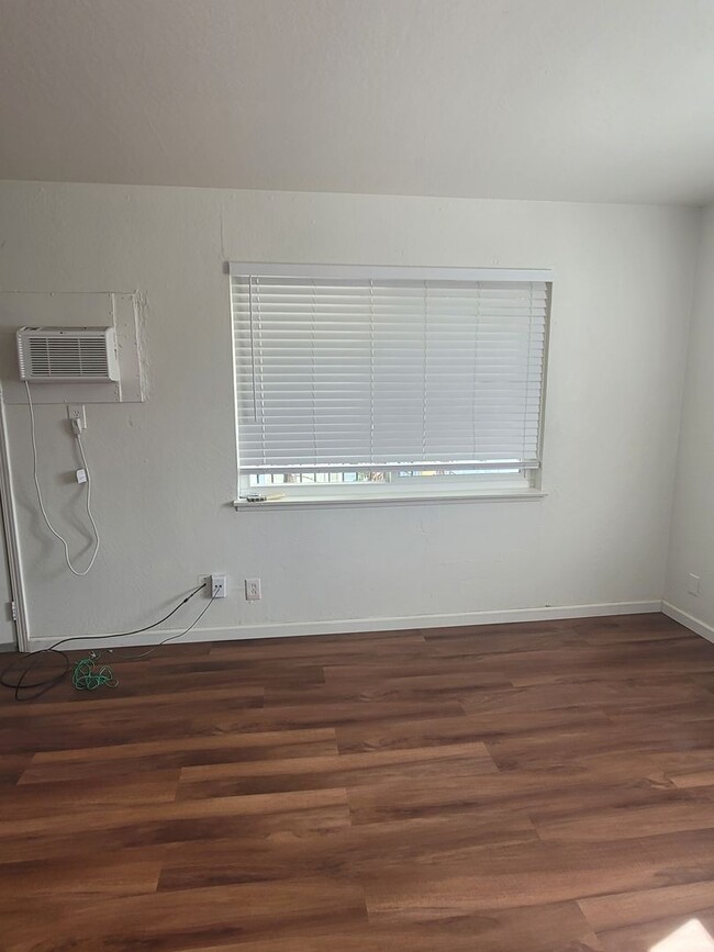 Building Photo - 3900 43rd Ave