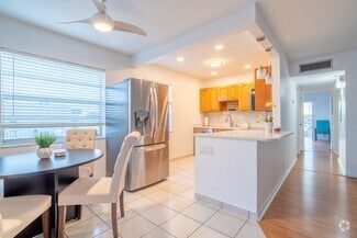 Building Photo - 313 Burgundy N