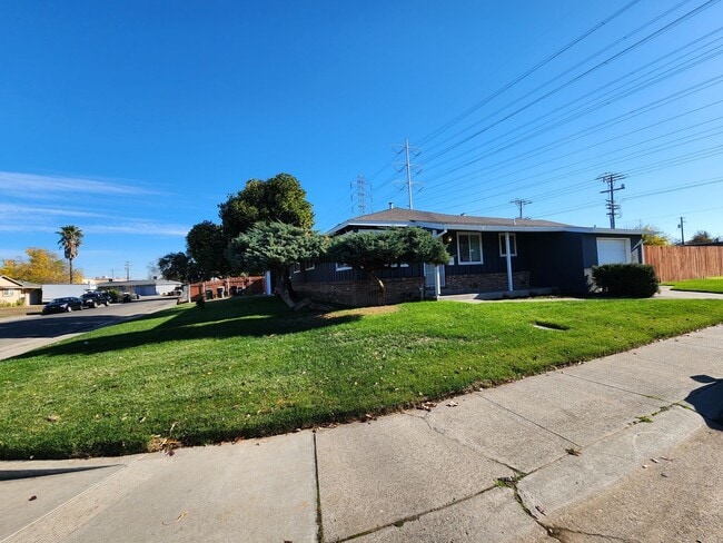 Building Photo - 6431 Wire Dr