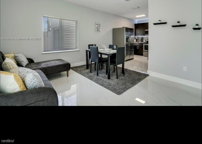 Building Photo - 2 br, 1 bath House - 1526 NE 110th St # B-0