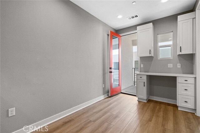 Building Photo - 2151 Crescent Walk