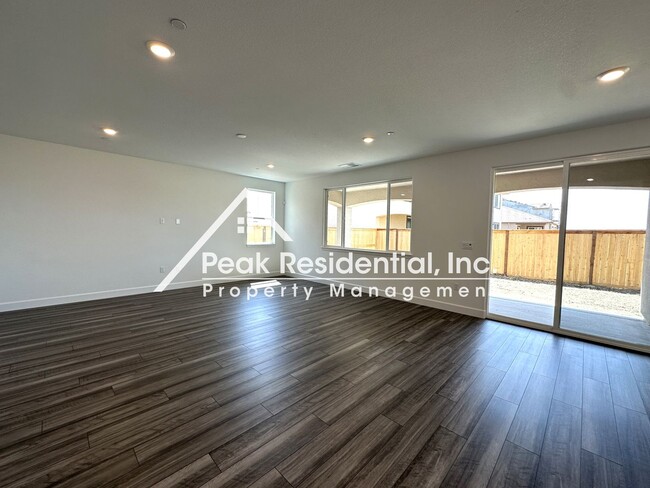 Foto del edificio - Brand New 4bd/2.5ba Home With 2 Car Garage!