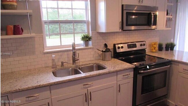 Building Photo - 4325 Pinewood Cir